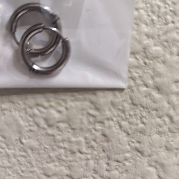 NIB-3 pair pack, stainless steel, Huggie, hoop, cartilage earrings - Picture 3 of 4